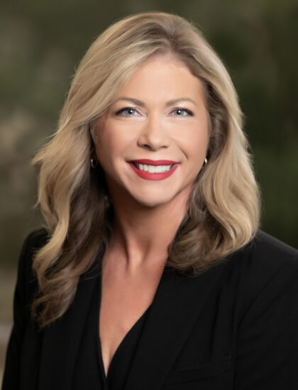Holly Garcia Headshot